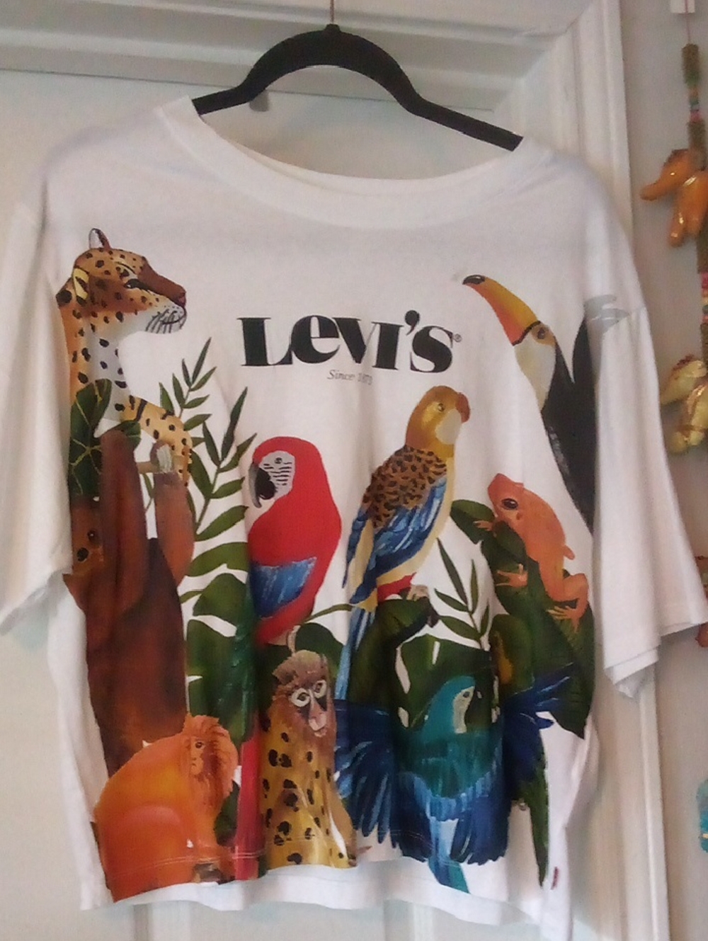 FARM RIO LEVI'S  Collab White Tee with Colorful Tropical Birds & Jungle Animals